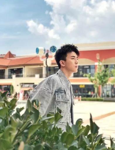 吃瓜校草后续,吃瓜校草的逆袭传奇