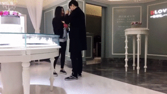 95后小伙求婚网红