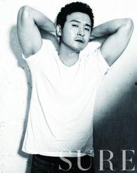 韩国明星李成宰照片,光影交错，演绎不凡风采